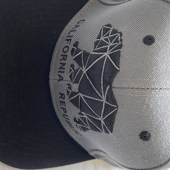 California Republic Hat Mens Adjustable Snapback Embossed Raised Bear Logo New - Picture 2 of 6